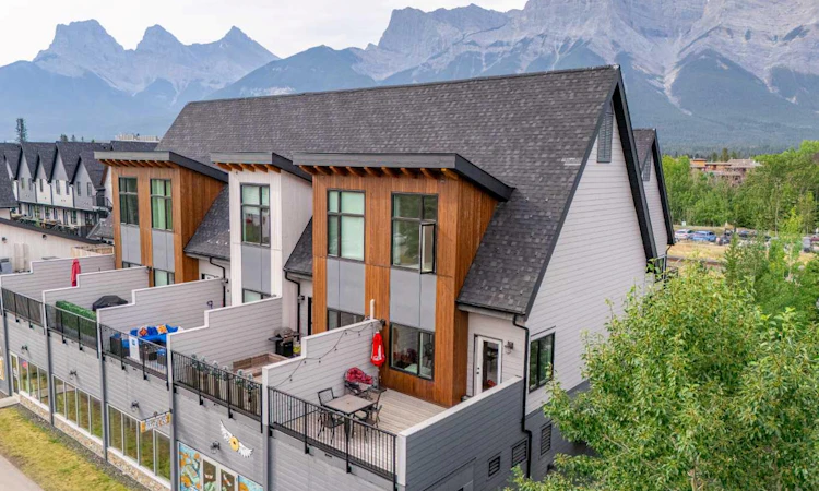 102-1106 Bow Valley Trail