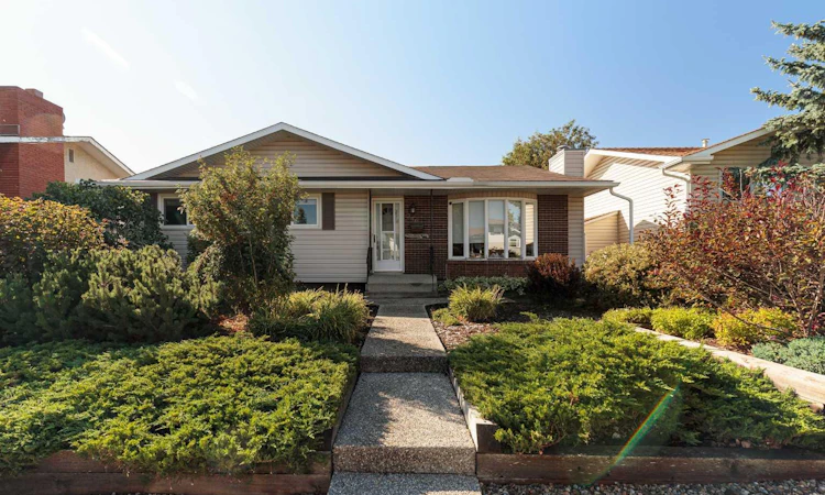 346 Rundleview Drive NE