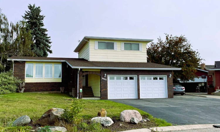 10523 105 Street Close