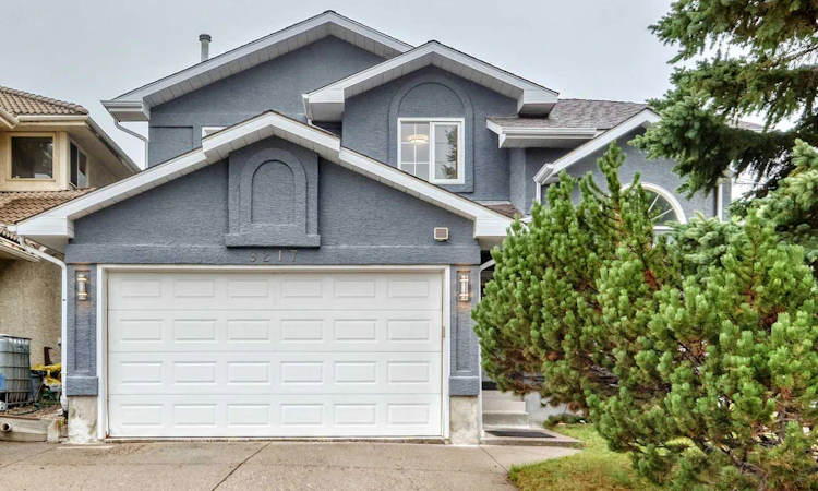 9217 Santana Crescent NW