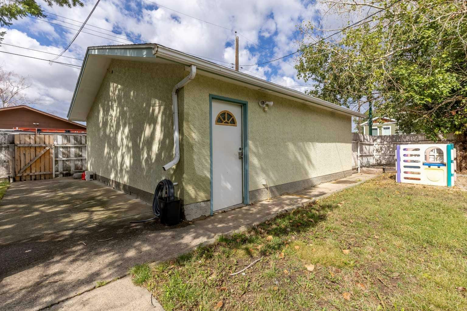 1102 20 Street S, Lethbridge, AB, T1K 2E2 - 35