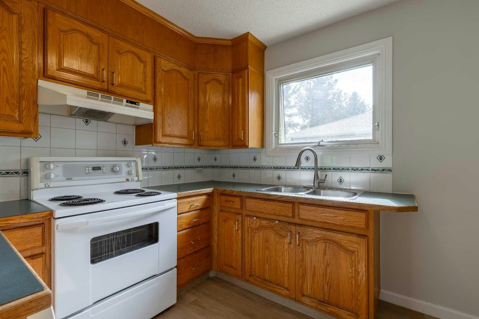 1102 20 Street S, Lethbridge, AB, T1K 2E2 - 12