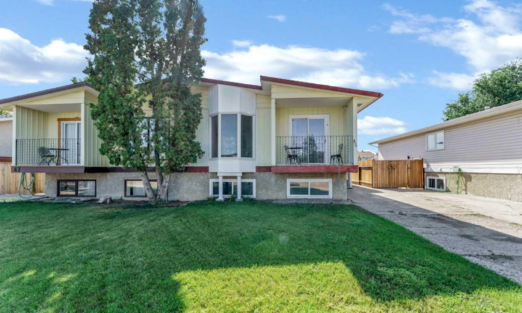 45 Clark Crescent SE