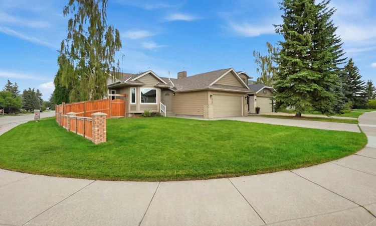72 Sunlake Road SE