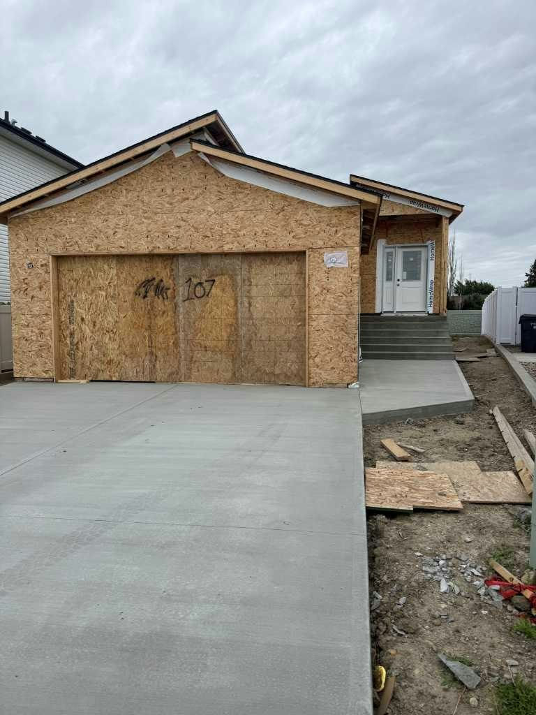 107 Sierra Road SW, Medicine Hat, AB, T1B 4Y6