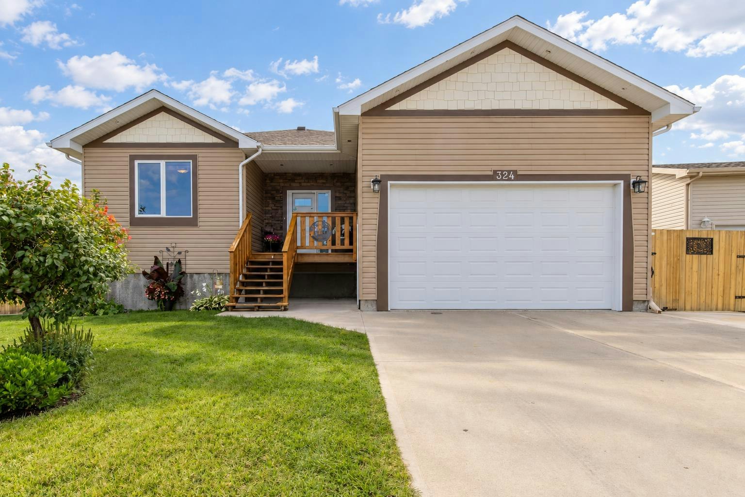 324 E 350 N, Raymond, AB, T0K 2S0