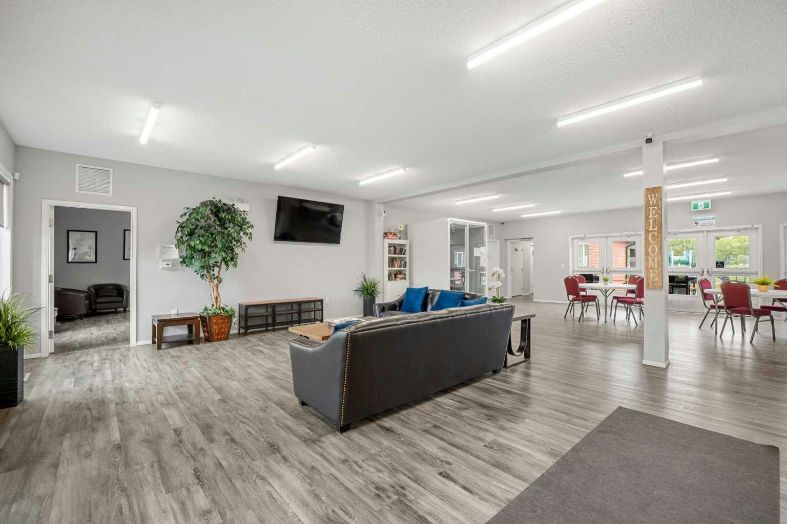 60-6220 17 Avenue SE, Calgary, AB, T2A 0W6 - 6