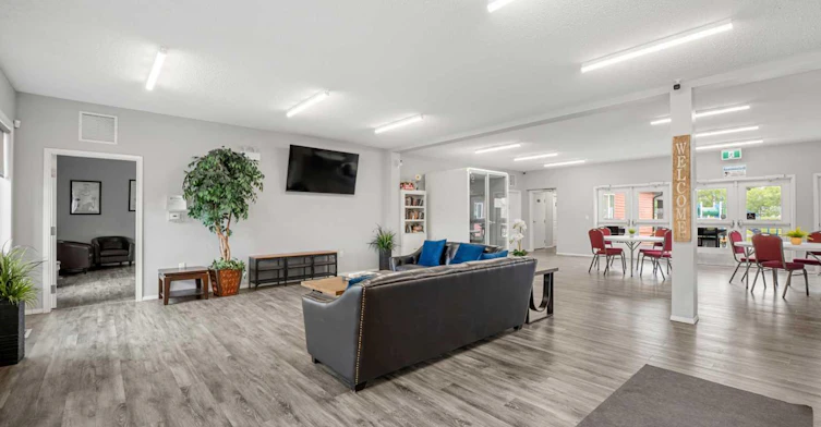 60-6220 17 Avenue SE, Calgary, AB, T2A 0W6 - 6