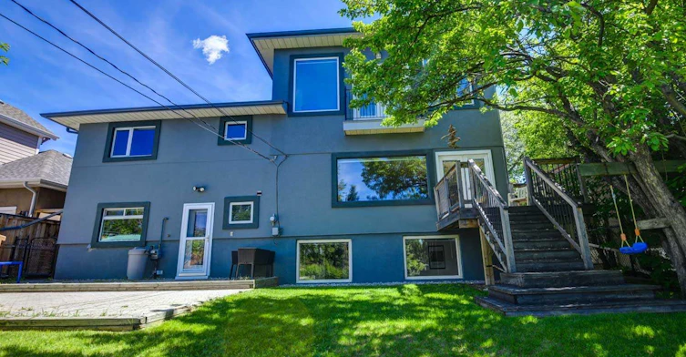 47 Cambridge Road NW, Calgary, AB, T2K 1R1