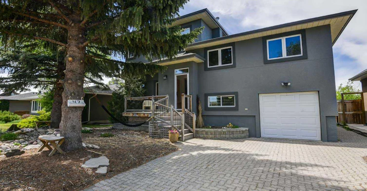 47 Cambridge Road NW, Calgary, AB, T2K 1R1 - 2