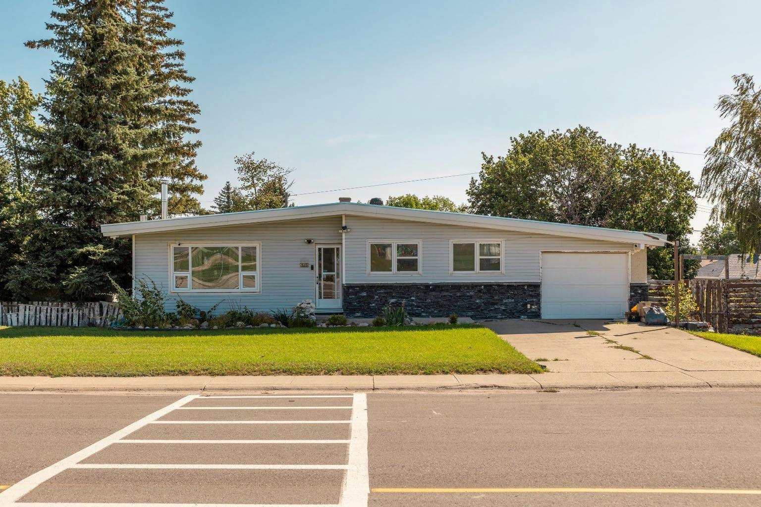 528 7 Street W, Cardston, AB, T0K 0K0