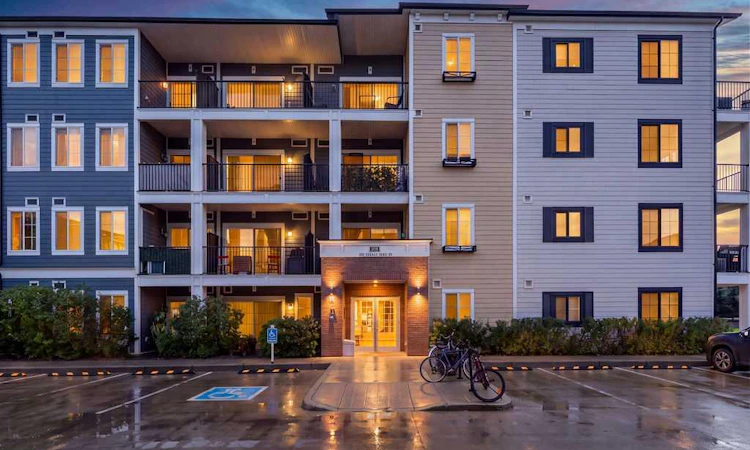 2221-215 Legacy Boulevard SE