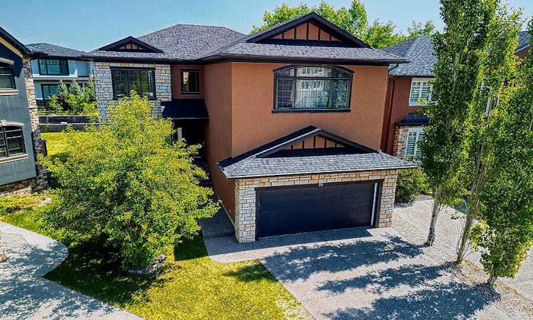 16 Rockcliff Point NW