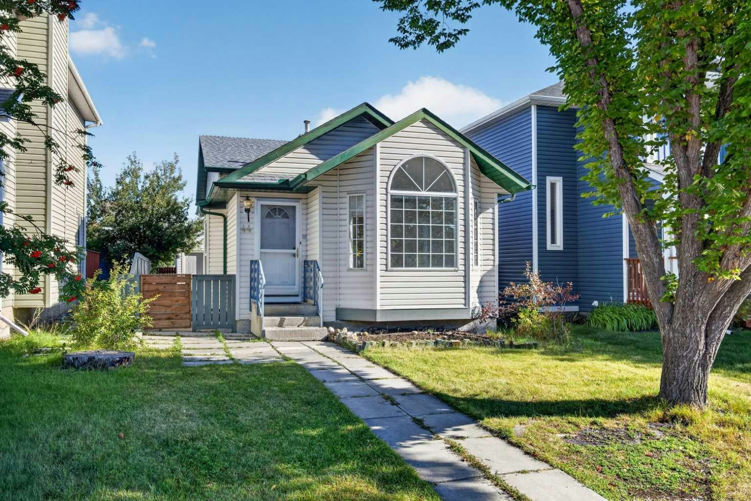 44 Harvest Gold Circle NE, Calgary, AB, T3K 4H3