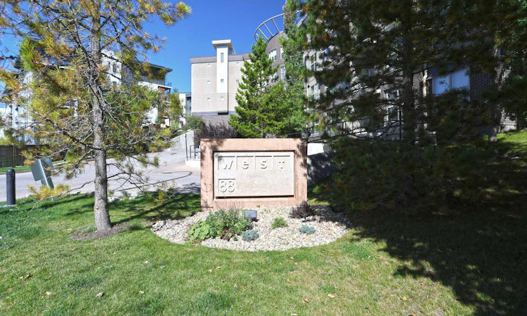 421-88 Arbour Lake Road NW