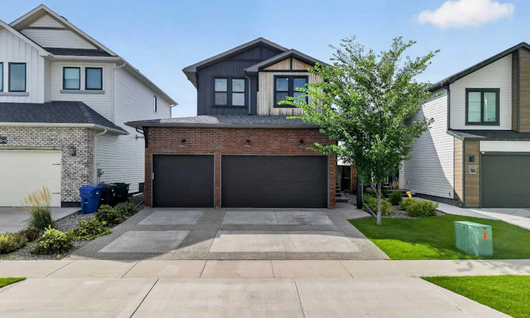 4372 Fairmont Gate S