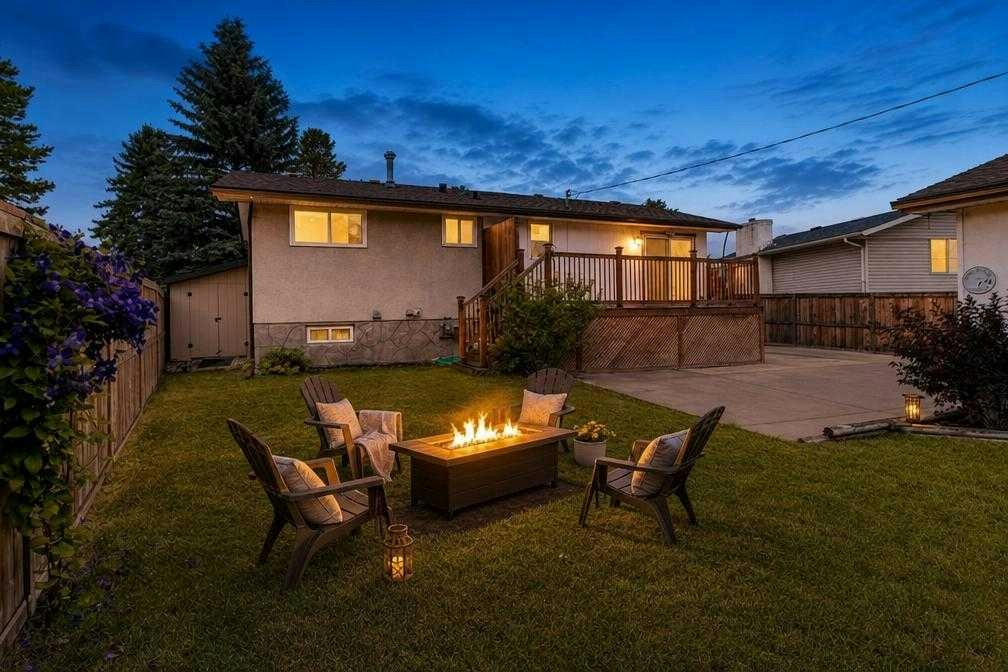 152 Maddock Way NE, Calgary, AB, T2A 3X3