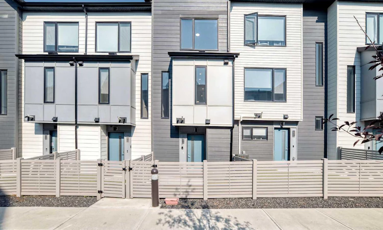 211 Evanscrest Square NW