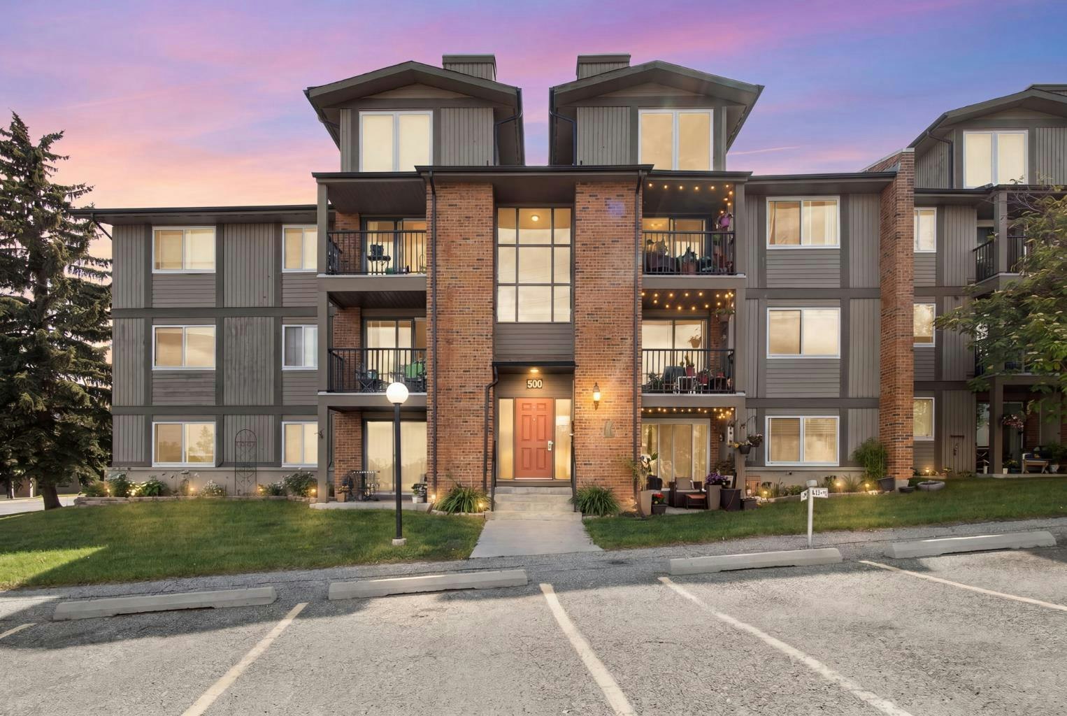 522-6400 Coach Hill Road SW, Calgary, AB, T3H 1B8