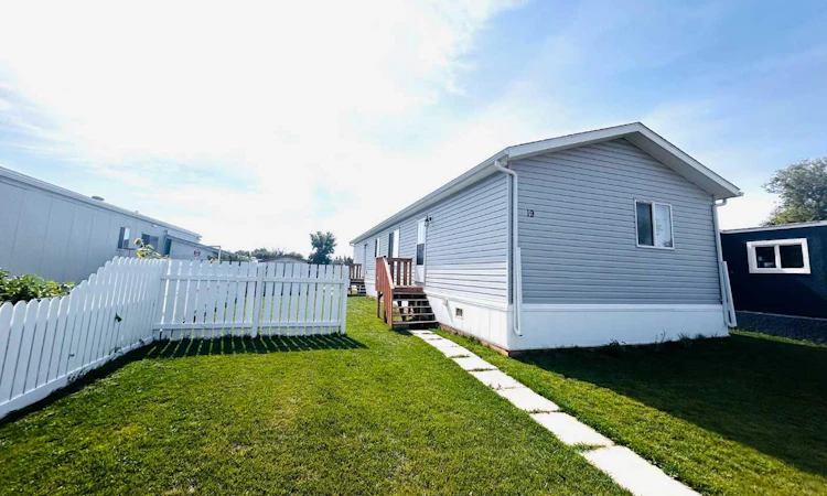 19 Eastbrook Drive E
