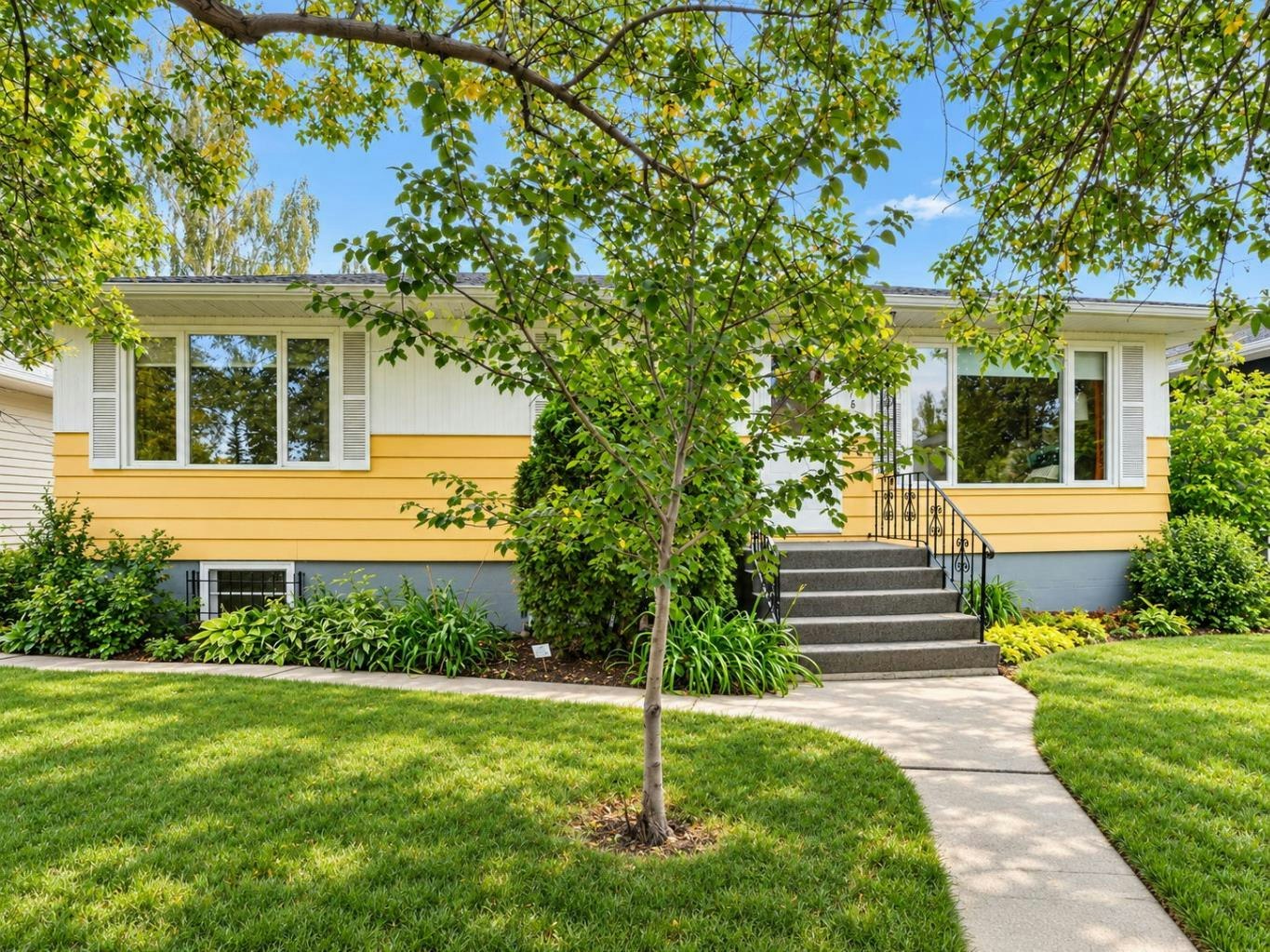 3216 27 Street SW, Calgary, AB, T3E 2G8
