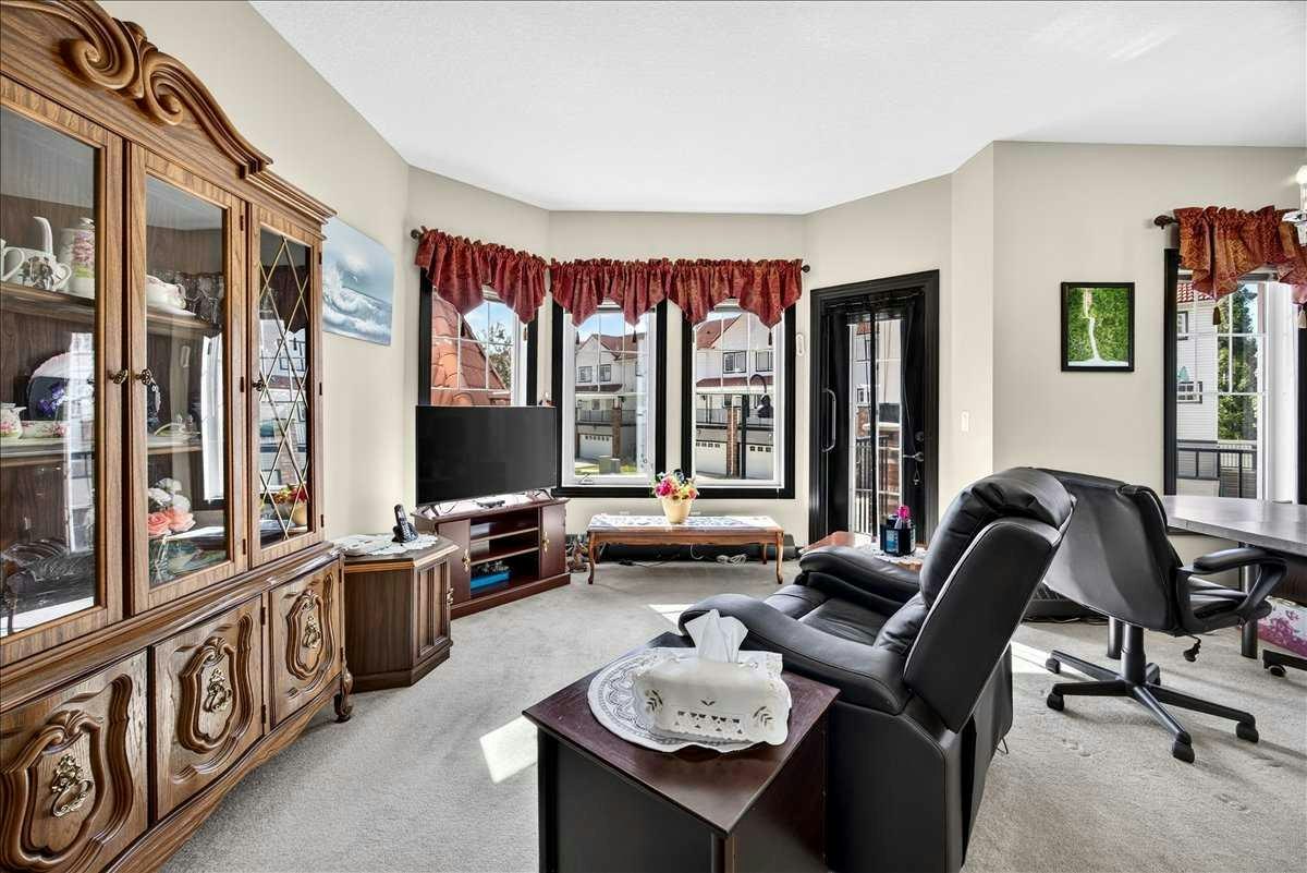 218-30 Royal Oak Plaza NW - 4