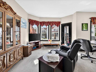 218-30 Royal Oak Plaza NW - 4