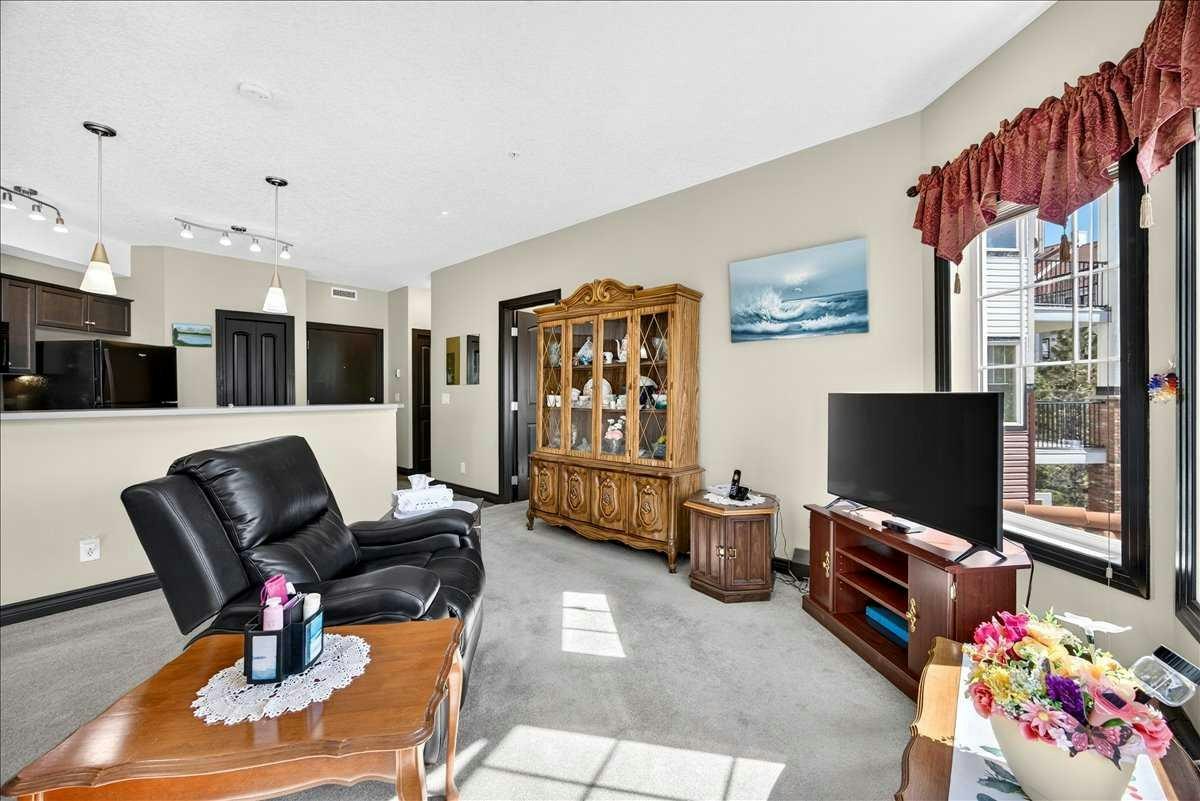 218-30 Royal Oak Plaza NW - 5