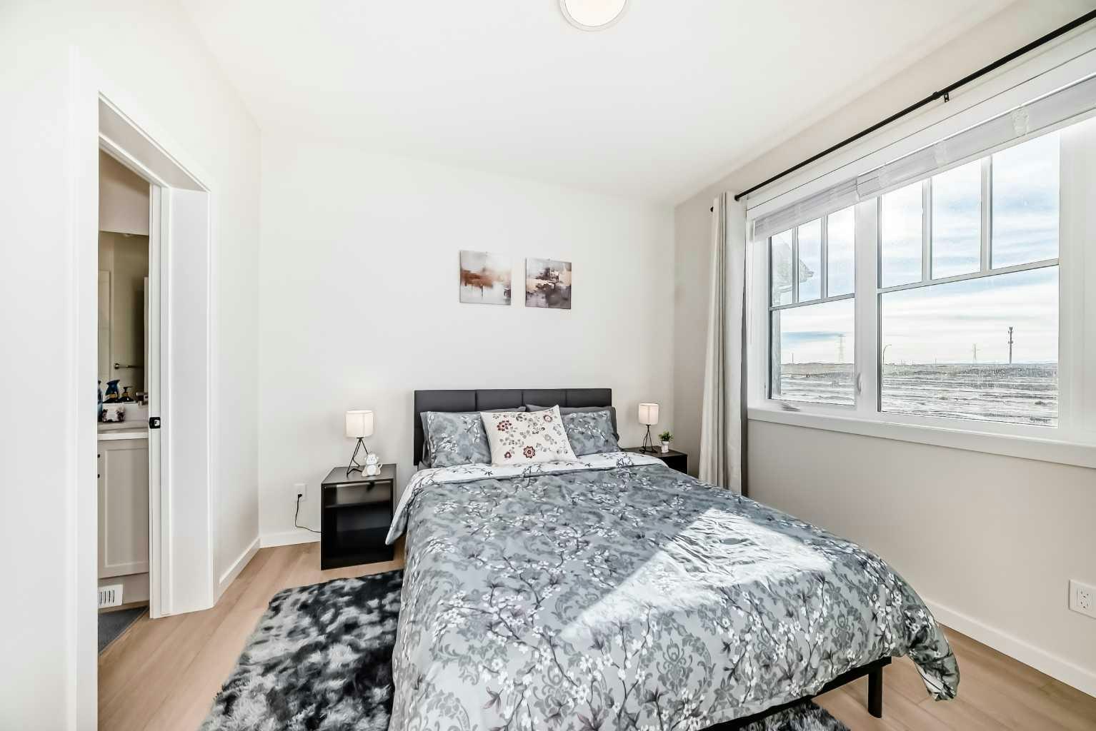 560 Lewisburg Place NE, Calgary, AB, T3P 2N7 - 11