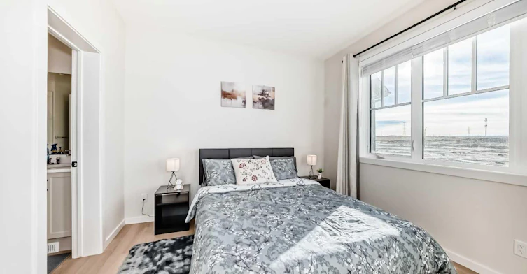 560 Lewisburg Place NE, Calgary, AB, T3P 2N7 - 11