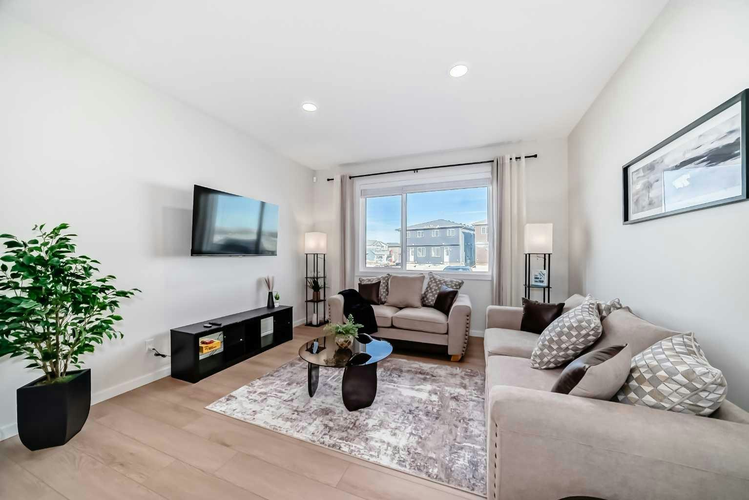 560 Lewisburg Place NE, Calgary, AB, T3P 2N7 - 9