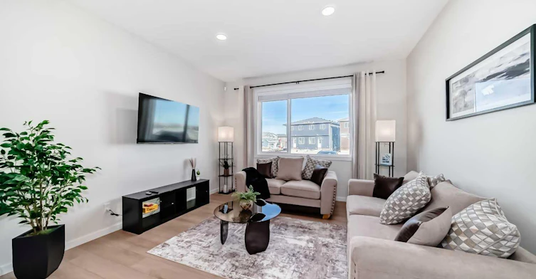 560 Lewisburg Place NE, Calgary, AB, T3P 2N7 - 9