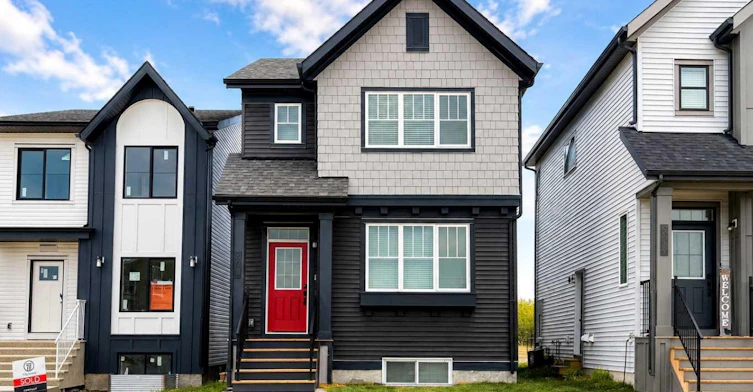 560 Lewisburg Place NE, Calgary, AB, T3P 2N7