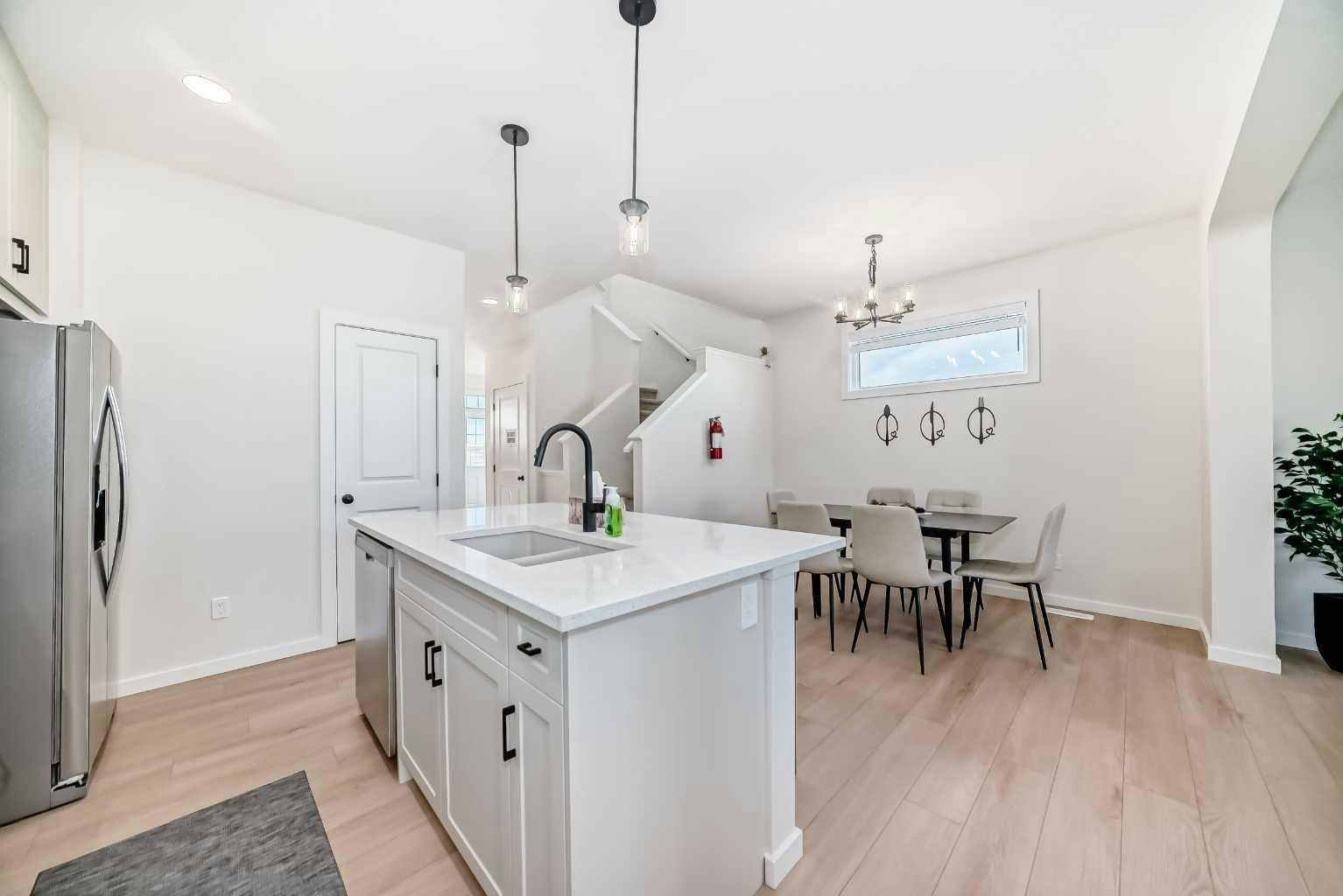 560 Lewisburg Place NE, Calgary, AB, T3P 2N7 - 6