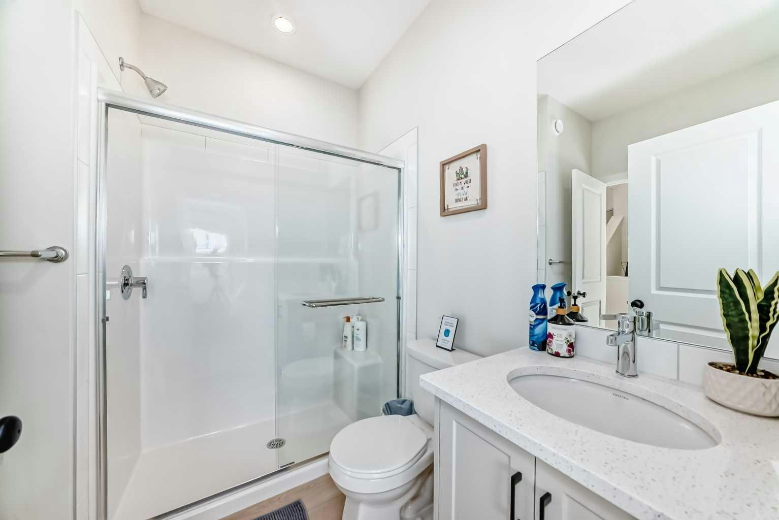 560 Lewisburg Place NE, Calgary, AB, T3P 2N7 - 13