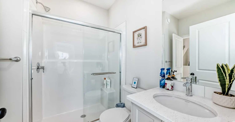 560 Lewisburg Place NE, Calgary, AB, T3P 2N7 - 13