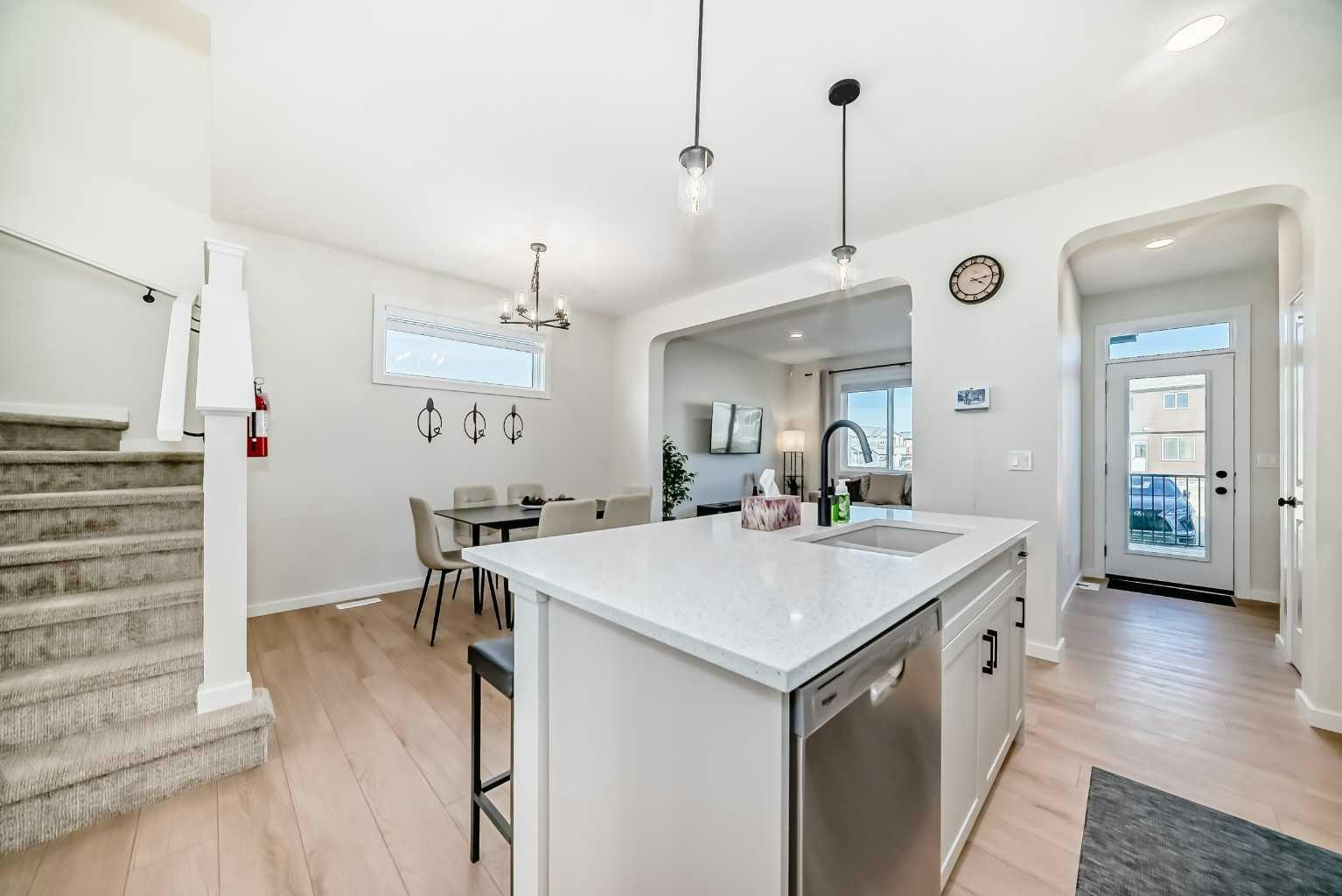 560 Lewisburg Place NE, Calgary, AB, T3P 2N7 - 4