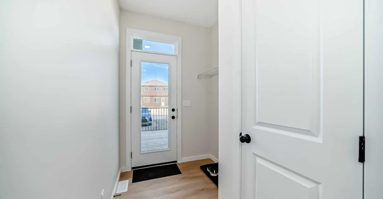 560 Lewisburg Place NE, Calgary, AB, T3P 2N7 - 14