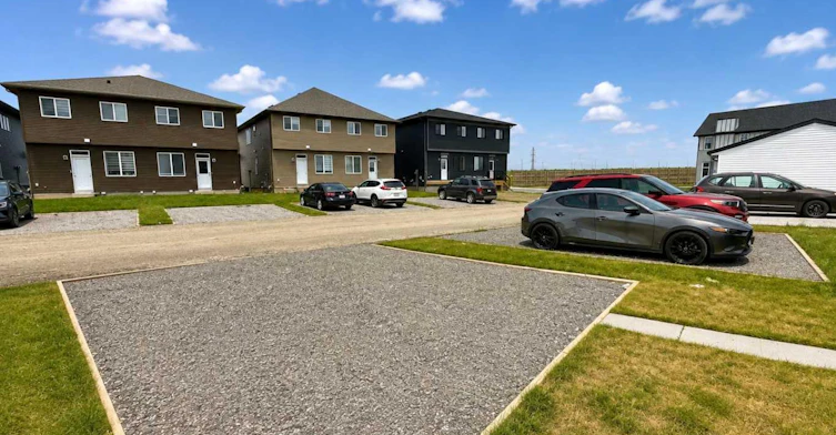 560 Lewisburg Place NE, Calgary, AB, T3P 2N7 - 27