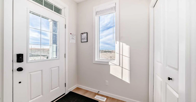560 Lewisburg Place NE, Calgary, AB, T3P 2N7 - 2