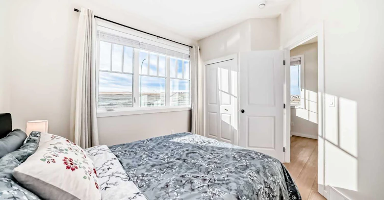 560 Lewisburg Place NE, Calgary, AB, T3P 2N7 - 12
