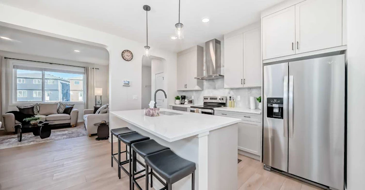 560 Lewisburg Place NE, Calgary, AB, T3P 2N7 - 3