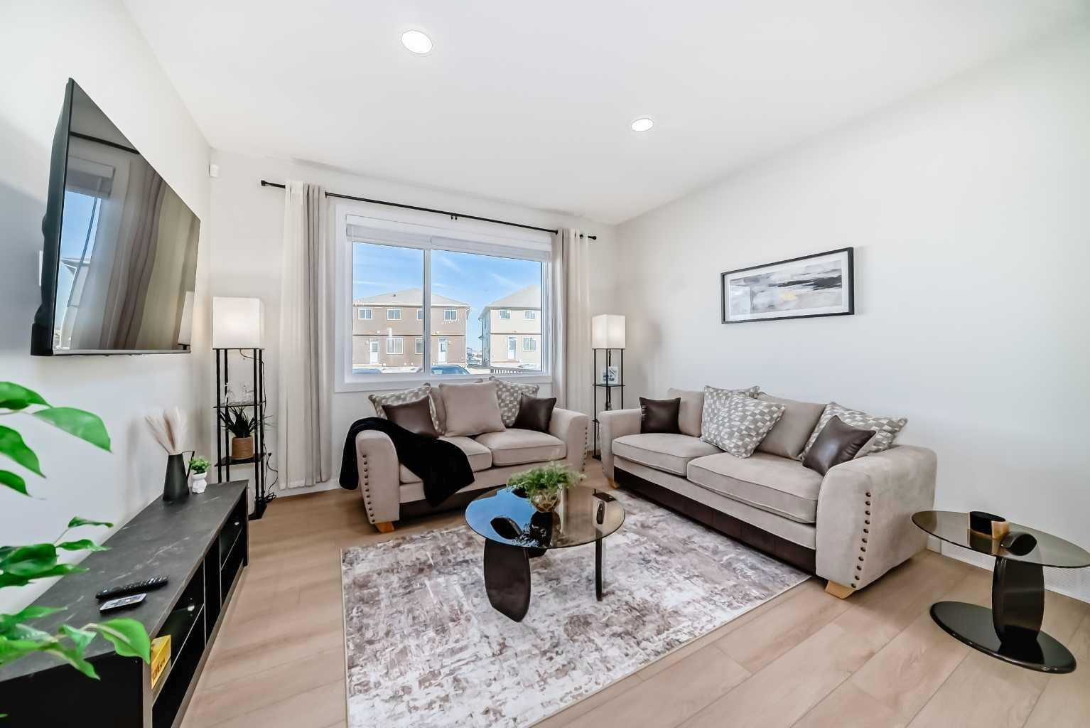 560 Lewisburg Place NE, Calgary, AB, T3P 2N7 - 10