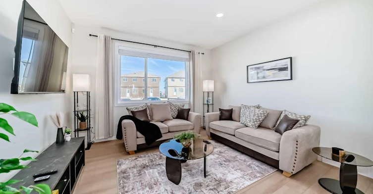 560 Lewisburg Place NE, Calgary, AB, T3P 2N7 - 10