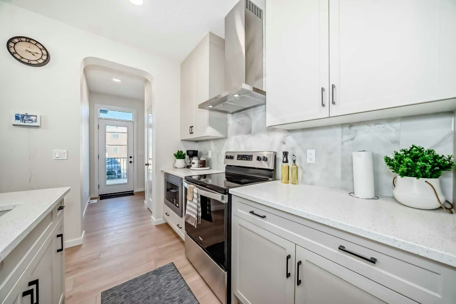 560 Lewisburg Place NE, Calgary, AB, T3P 2N7 - 5