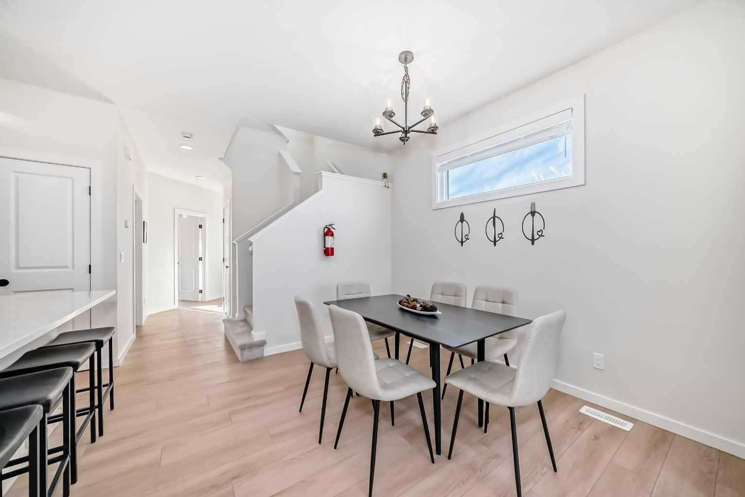 560 Lewisburg Place NE, Calgary, AB, T3P 2N7 - 8