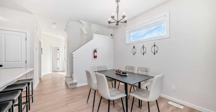 560 Lewisburg Place NE, Calgary, AB, T3P 2N7 - 8
