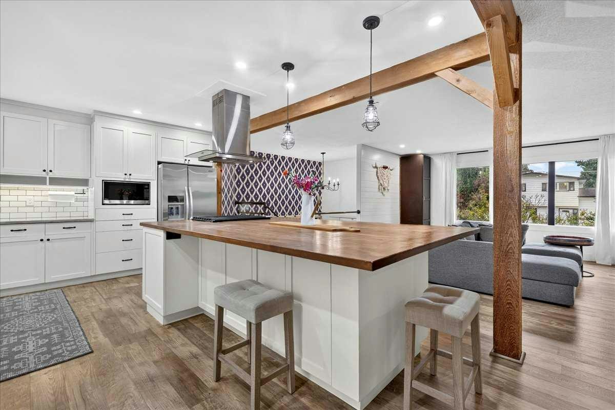 1703 107 Avenue SW, Calgary, AB, T2W 0C3