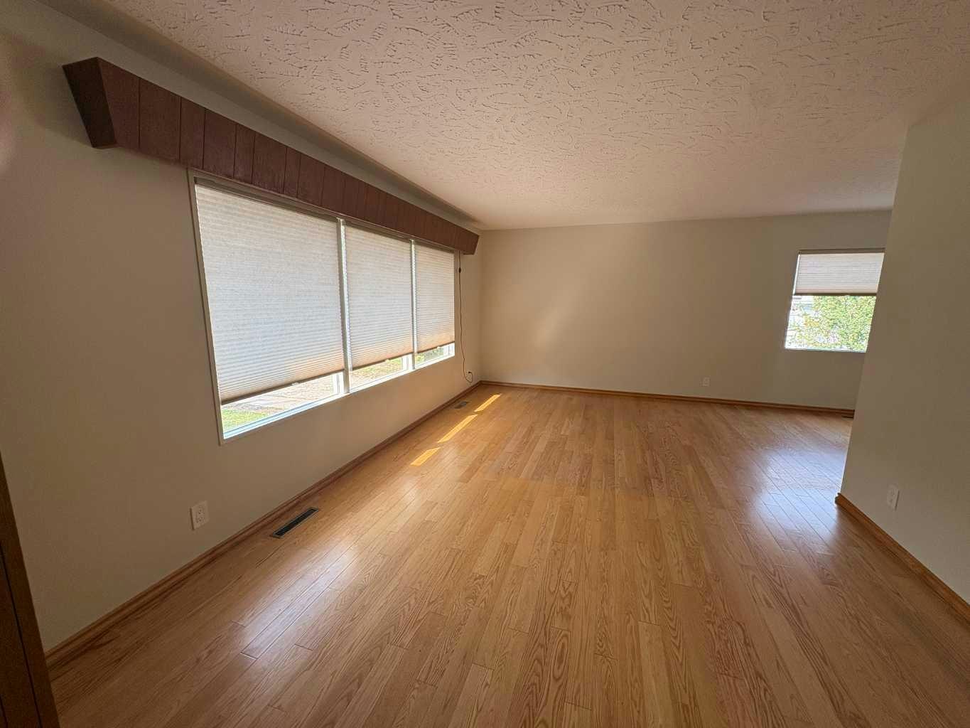9904 90 Avenue, Grande Prairie, AB, T8V 0E5 - 3