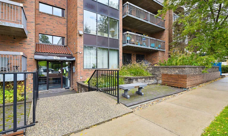 205-659 4 Avenue NE
